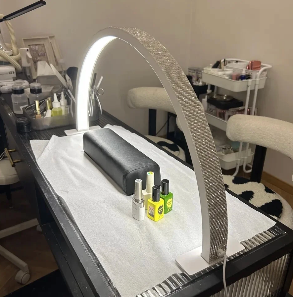 Lámpara de Manicura AMIR PROFESSIONAL – Iluminación Elegante y Precisa para un Trabajo Perfecto